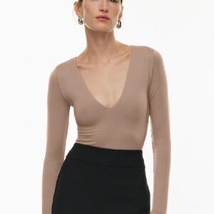 Aritzia Wilfred‎ Women's Bodysuit Contour V-Neck Longsleeve Sz Small​​​